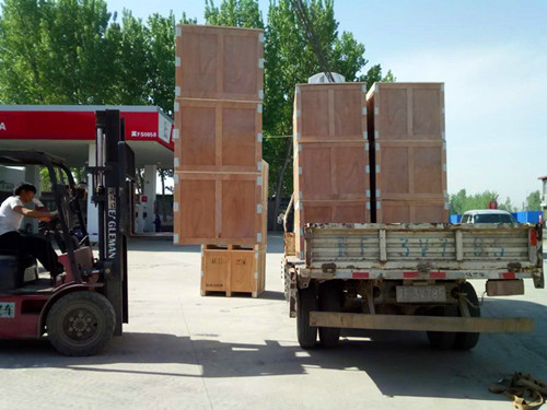 裝貨現(xiàn)場 (2)